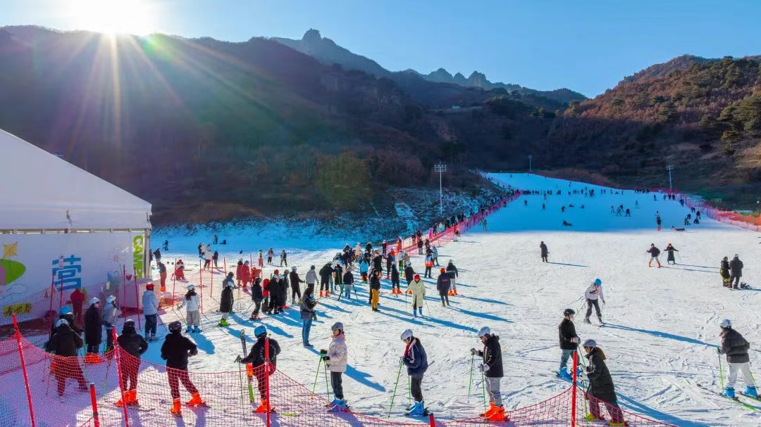借“冬”风，秦皇岛冰雪“燃”起来