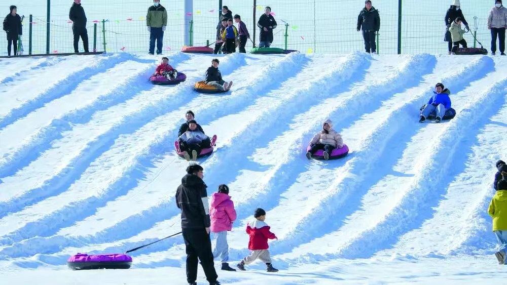 “冰雪揽客”热力十足——石家庄市赞皇县打造冬季旅游消费新场景