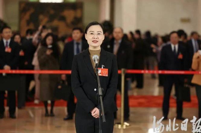 来自河北的她走上“代表通道”，讲了两个小故事