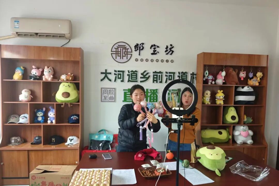 大河道乡干部化身 “带货天团”！